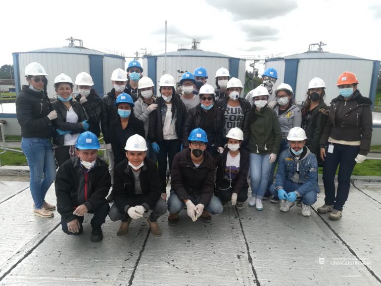 Estudiantes de Administración de Empresas visitan Planta de Tratamiento de Aguas Residuales