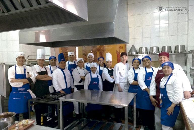 María Camila Quiroga, estudiante de Tecnología en Gastronomía, cuenta su experiencia internacional en el Taller de Cocinas patronales de Bolivia