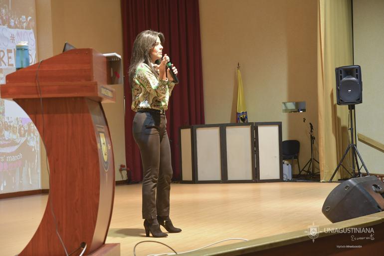 Claudia Palacios presenta en la Uniagustiniana su tercer libro: HemBRujas