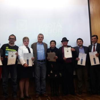 Docente Norka Blanco recibe Condecoración Augusto Ángel Maya a la Educación Ambiental, en la categoría Mención