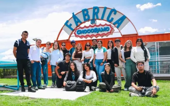 Estudiantes de la Uniagustiniana visitan la fábrica interactiva de Chocoramo