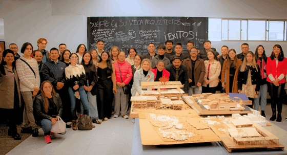 Futuros arquitectos brillan en jornada de sustentaciones con proyectos innovadores