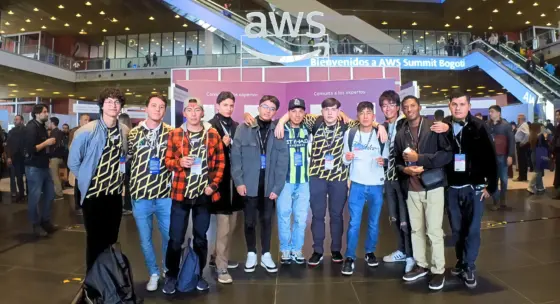 Innovación con sello Uniagustiniano en AWS Summit 2025